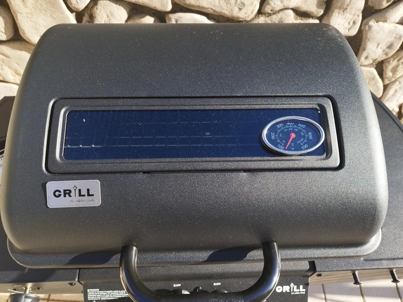 Coperchio con vetro e termostato del barbecue