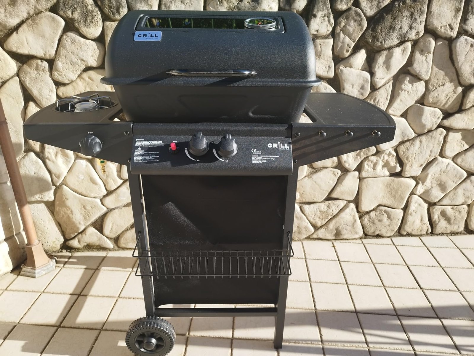 Barbecue Alabama montato su terrazzo