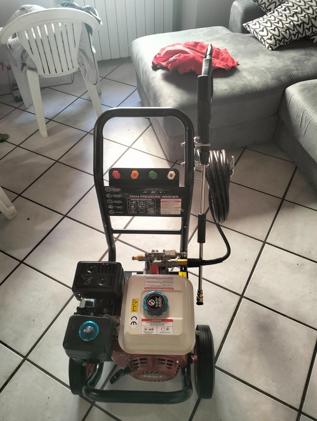 Idropulitrice pronta all'uso in giardino